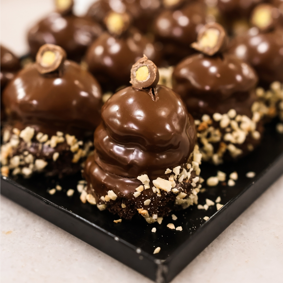 Profiterollü Mini Pasta